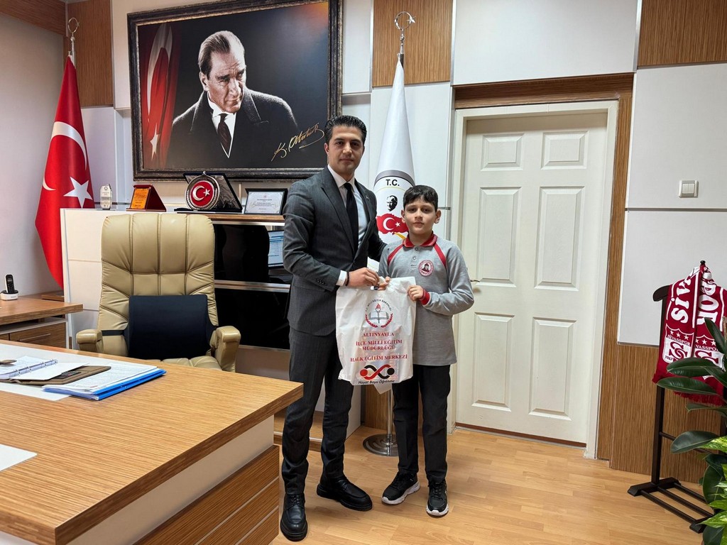 İstiklal Marşı’nı Güzel Okuma Yarışması’nda Öğrencimiz Halitcan UĞUR İl İkincisi Oldu.